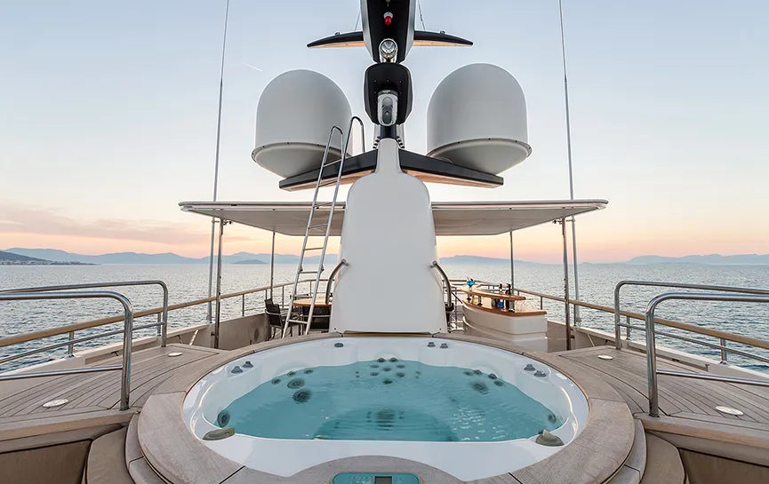 SOURAYA — Upper deck setting