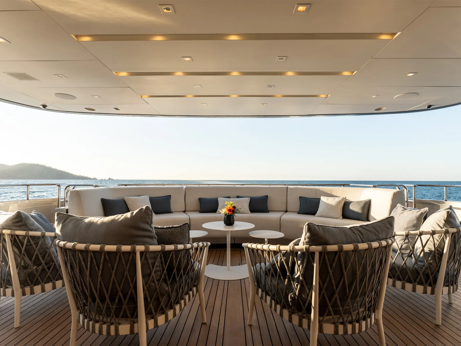 4A — Aft deck lounge