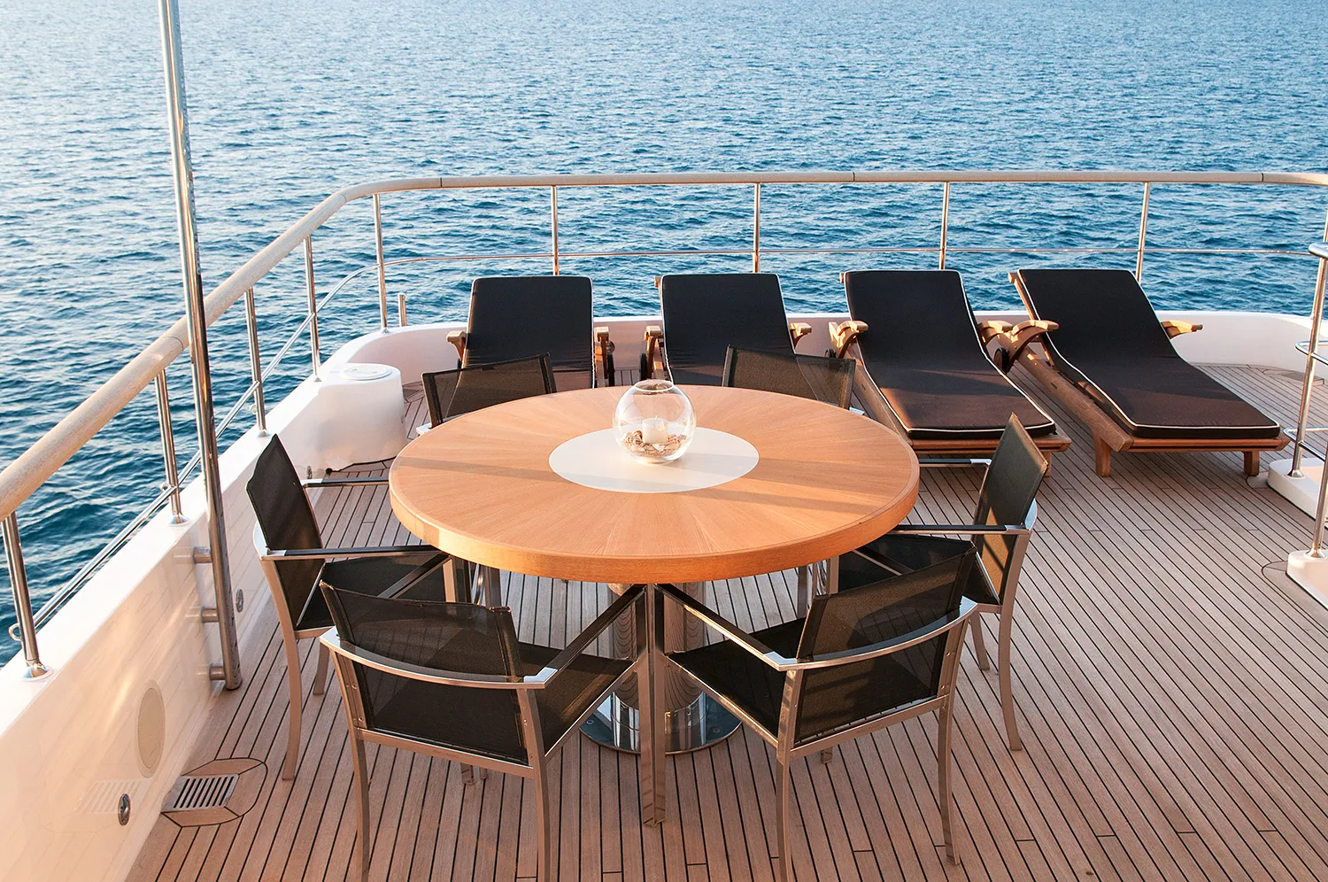SOURAYA — Open deck seating