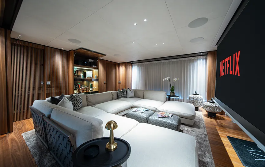 AIX — Interior lounge